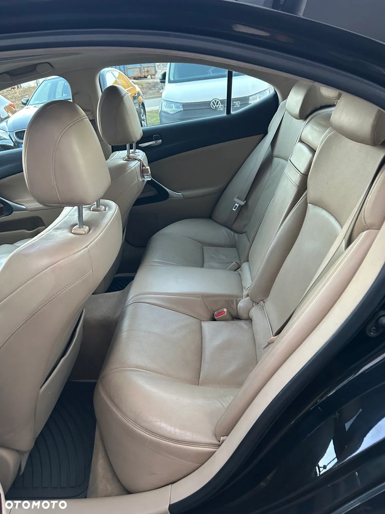 Lexus IS 220 D Prestige - 12