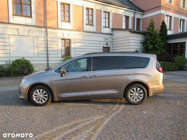 Chrysler Pacifica - 4