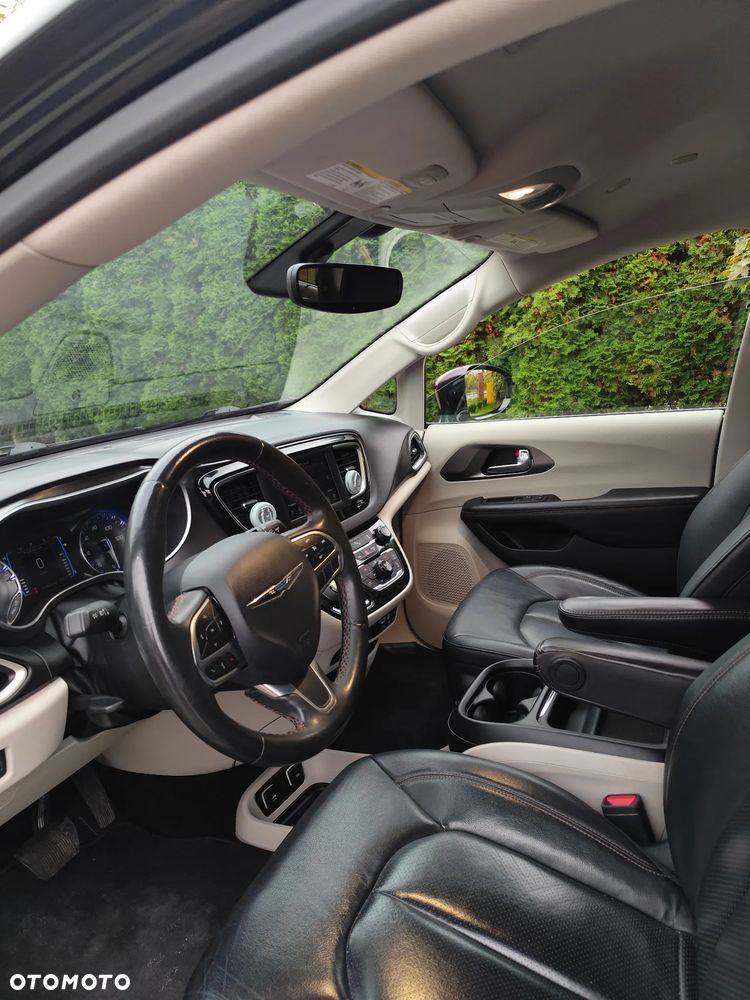 Chrysler Pacifica - 6