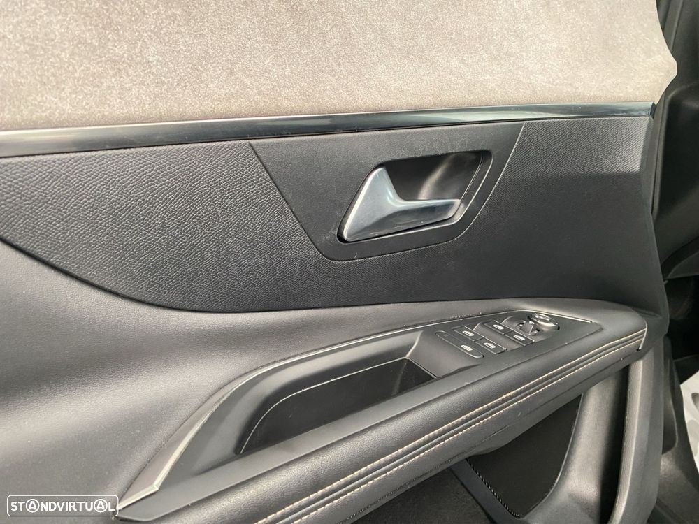 Peugeot 3008 1.6 Hybrid GT e-EAT8 - 17