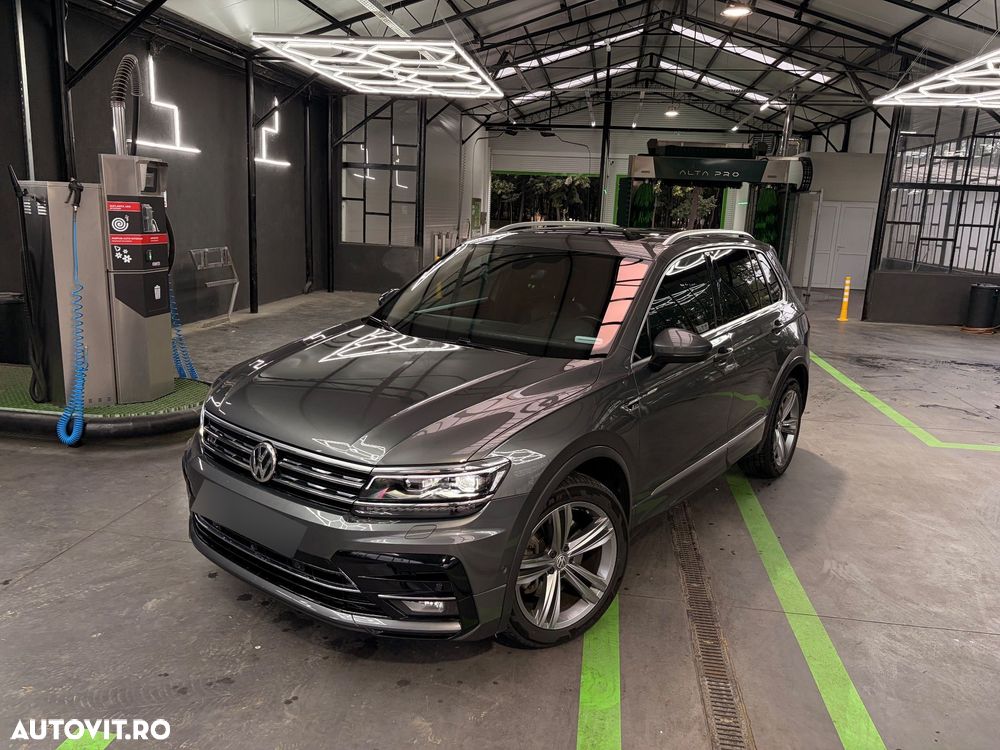 Volkswagen Tiguan - 1