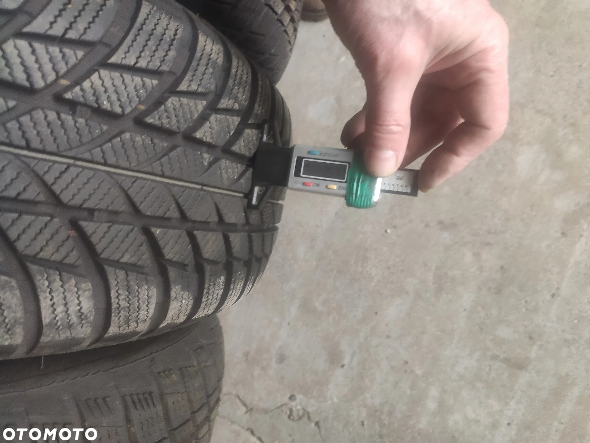 Opony zimowe 2szt. -205/60R16 96H Bridgestone Blizzak LM001. produkcja - -2023r... - 2