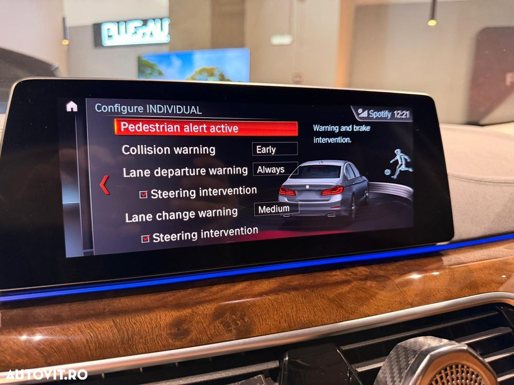 BMW Seria 5 530e Aut. Luxury Line - 40