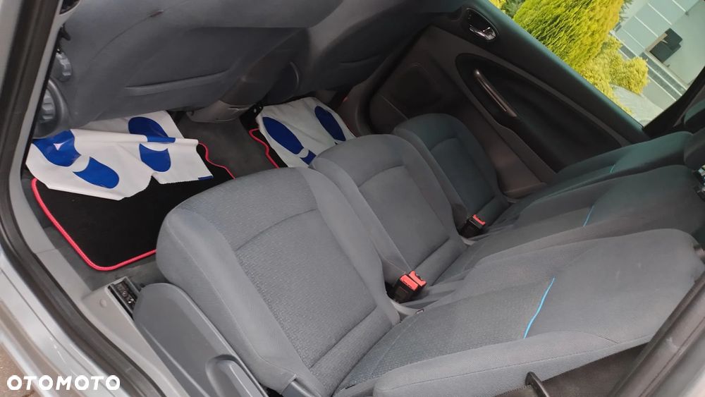 Ford S-Max - 12