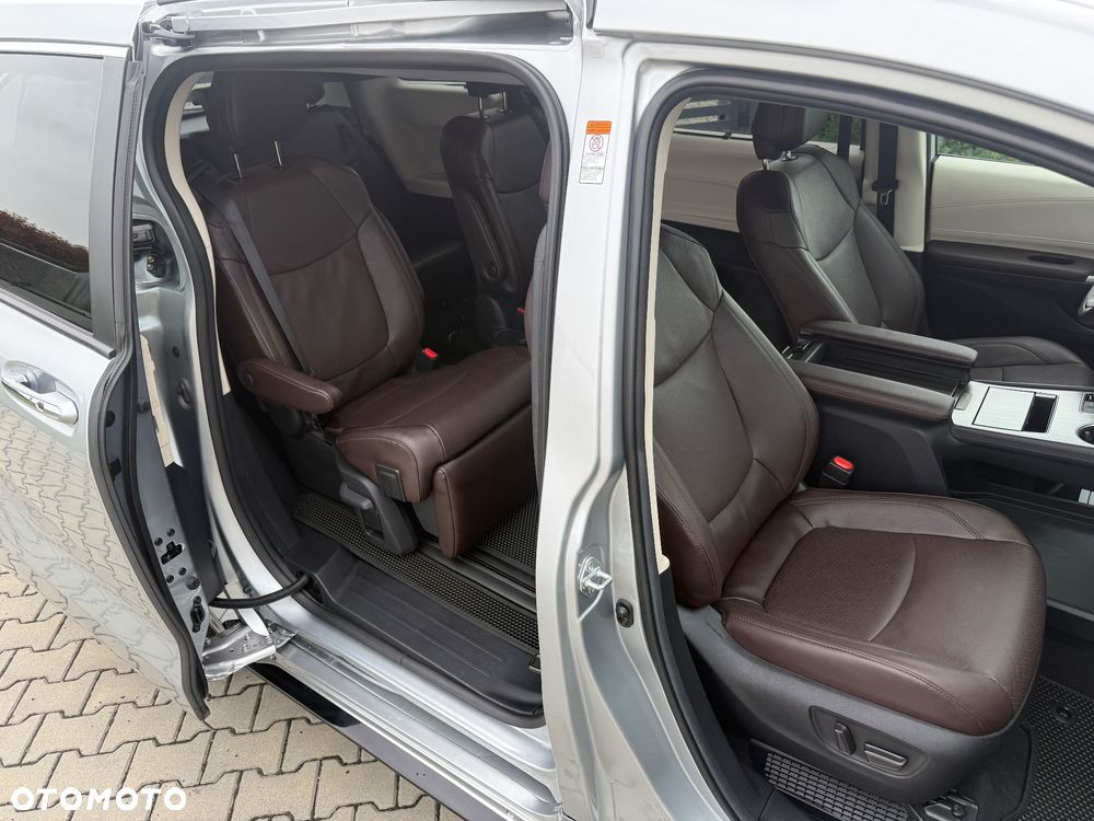 Toyota Sienna - 7
