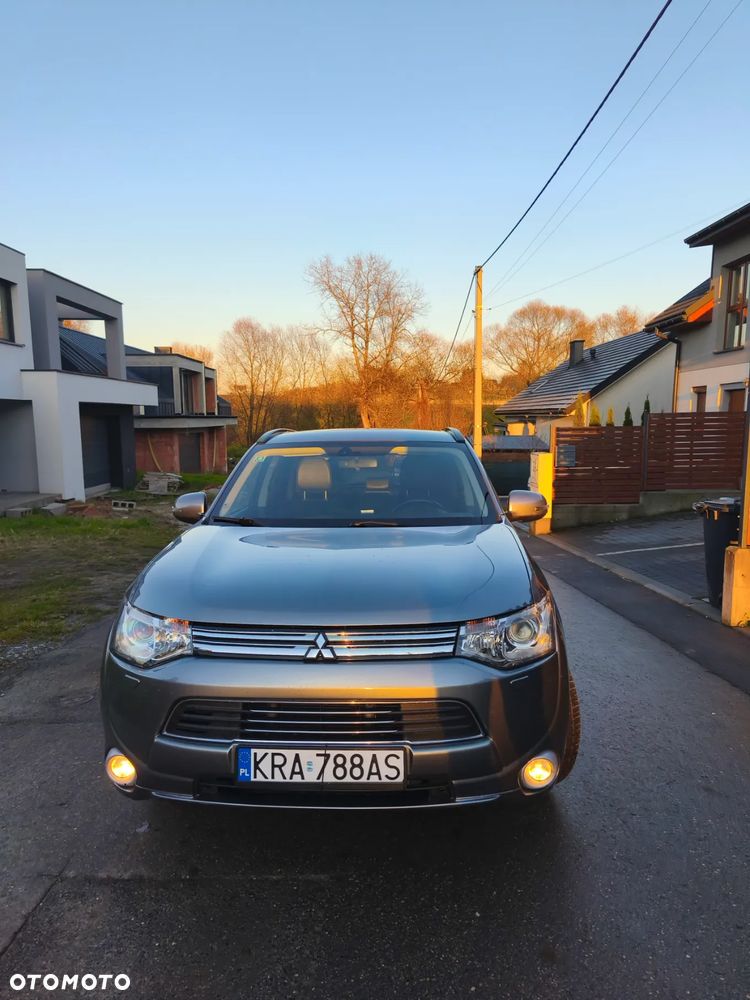 Mitsubishi Outlander PHEV Instyle NAVI + - 2
