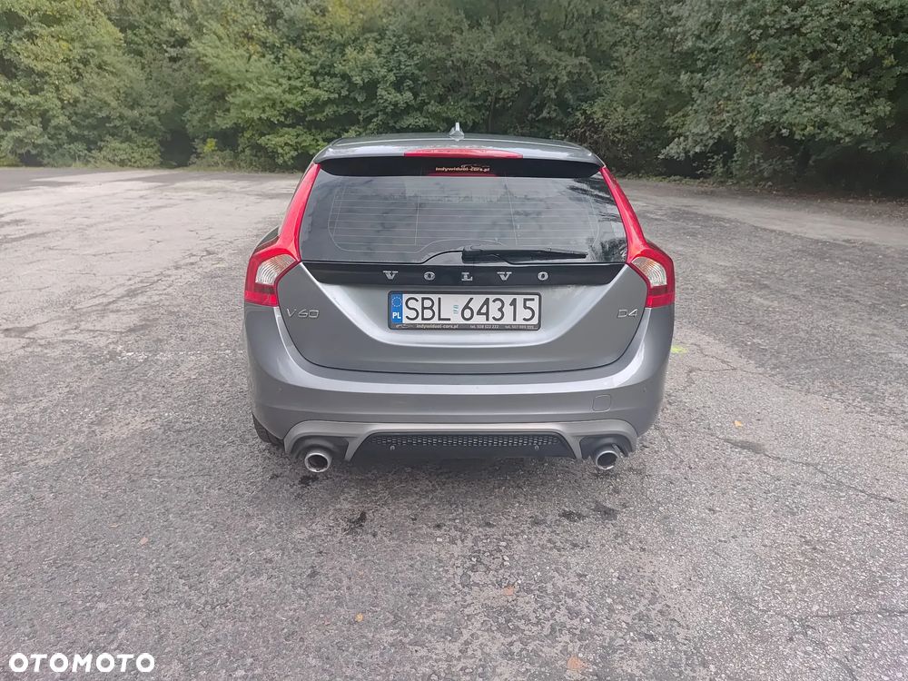 Volvo V60 D4 R-Design - 2