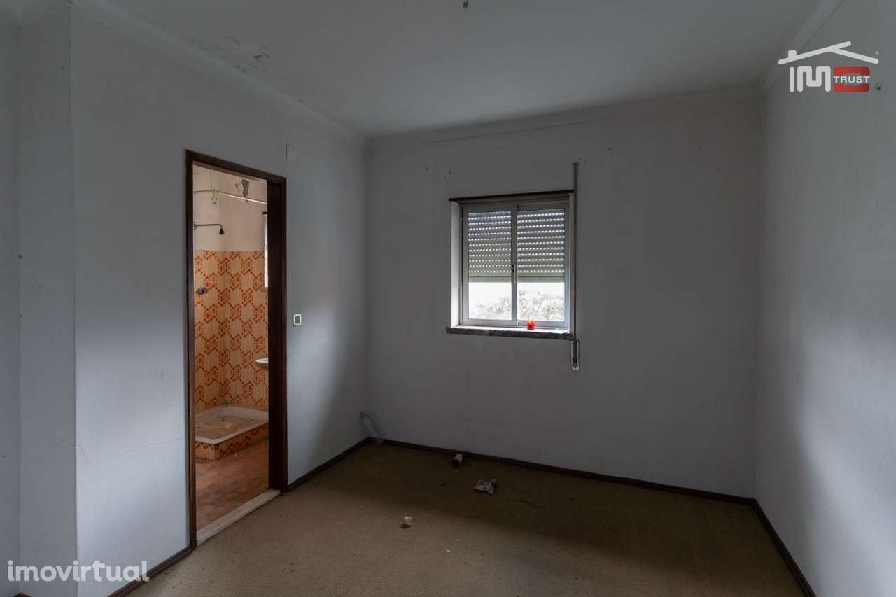 PREDIO PARA RECUPERAR A 300 METROS DO SANTUARIO DE FÁTIMA COM AREA ... - Grande imagem: 4/40