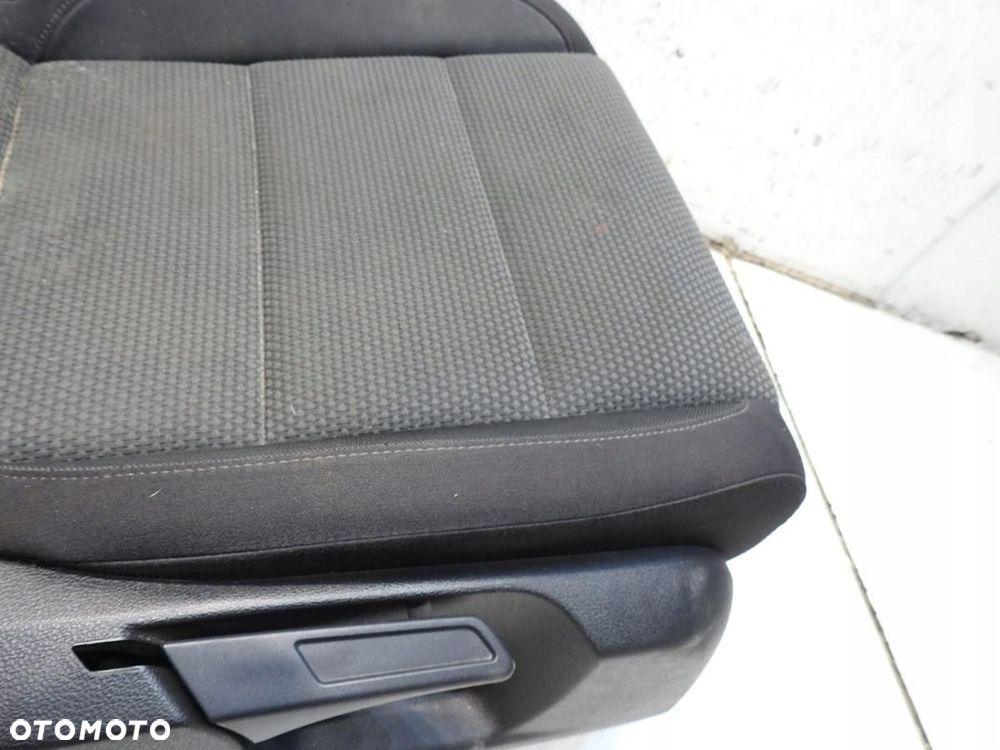 FOTEL PRAWY PRZÓD VW GOLF VI 5D - 6