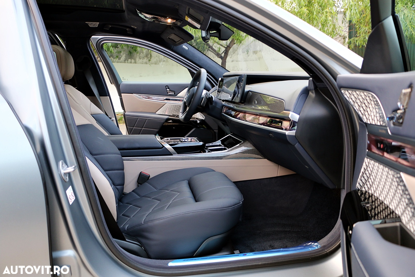 BMW Seria 7 740d xDrive MHEV - 16