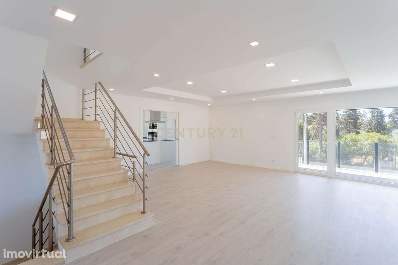 Oportunidade: Moradia T5 com jardim e piscina, na Sobreda, Almada. Em - Grande imagem: 5/34