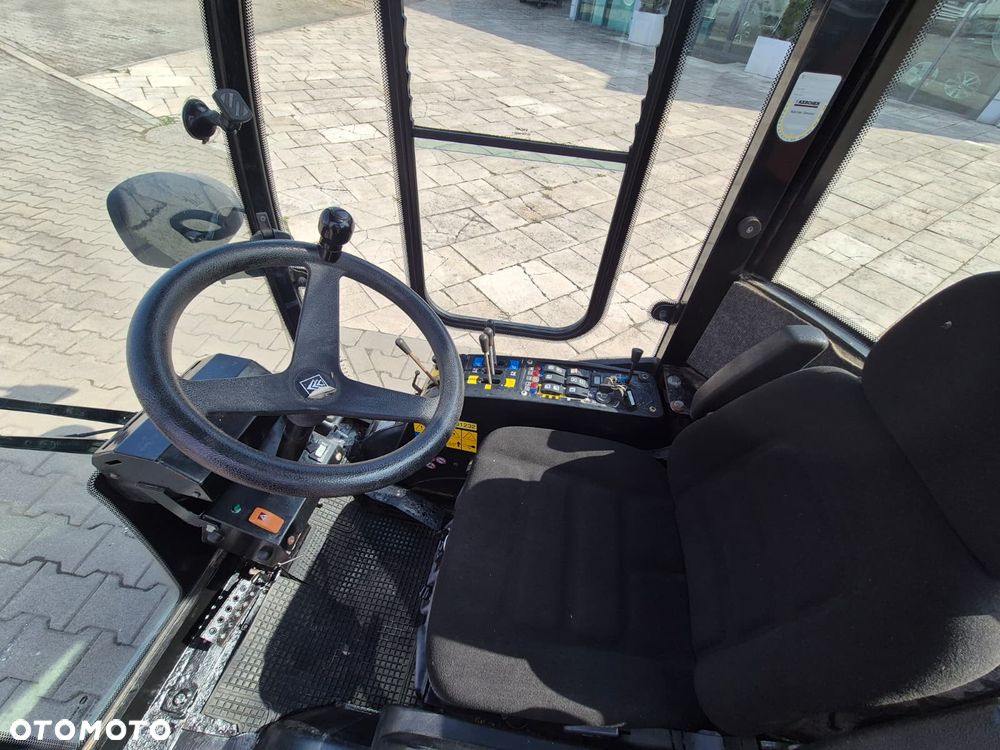 Kaercher MIC C34 / NOŚNIK NARZĘDZI / PRZYCZEPA WYWROTKA / IDEALNY DO MIASTA / ZAMIATARKA / PŁUG SNIEŻNY / 4X4 / NISKIE MOTOGODZINY / JEDNO URZĄDZENIE WIELE ZASTOSOWAŃ! - 25