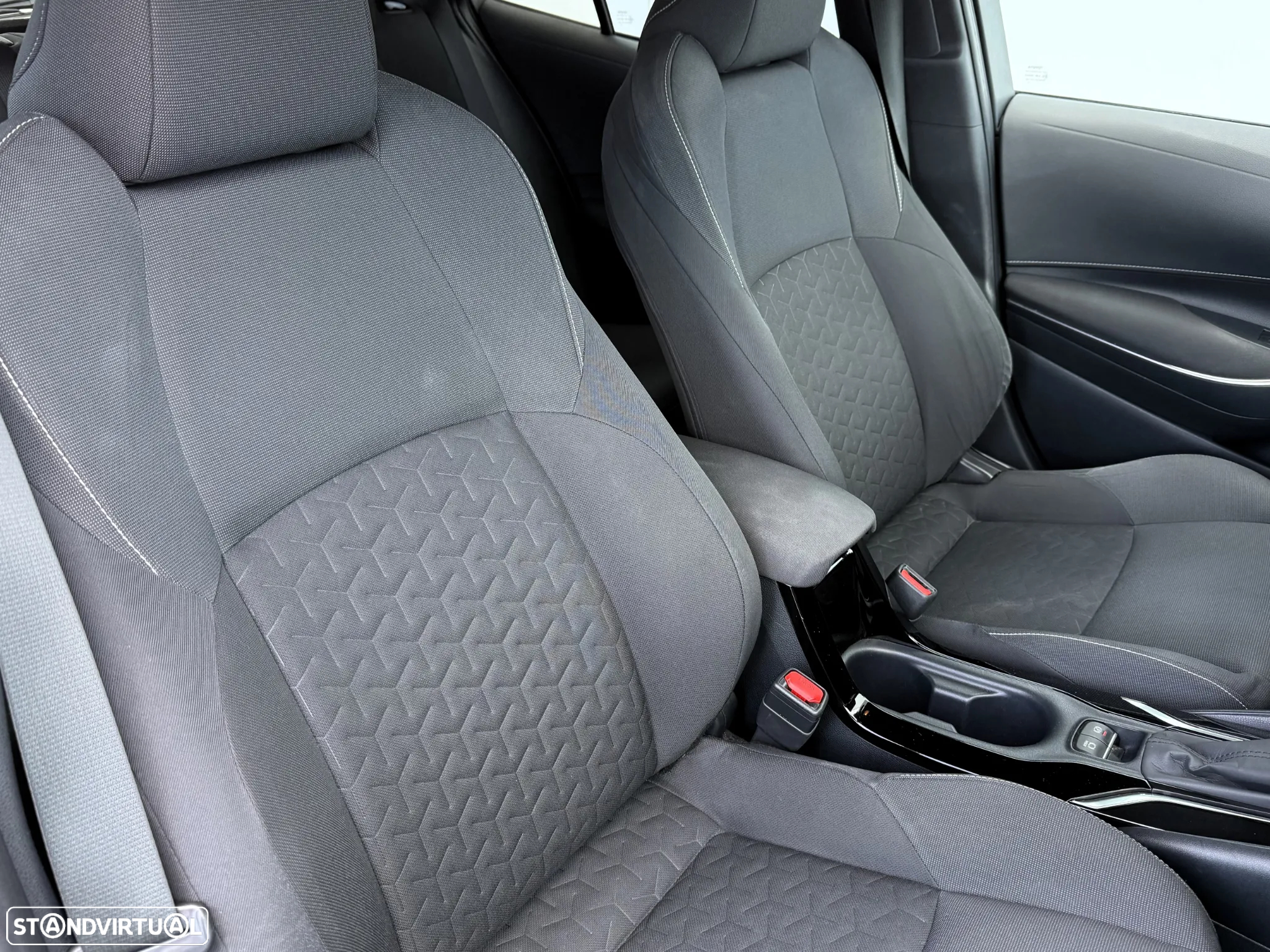 Toyota Corolla 1.8 Hybrid Comfort+P.Sport - 32