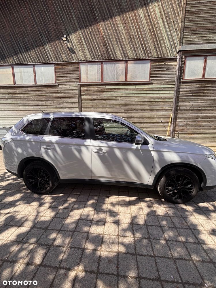 Mitsubishi Outlander 2.2 DI-D 4WD Intense - 3