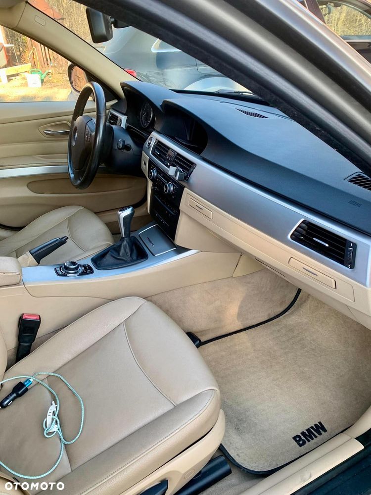 BMW Seria 3 320d xDrive DPF - 10