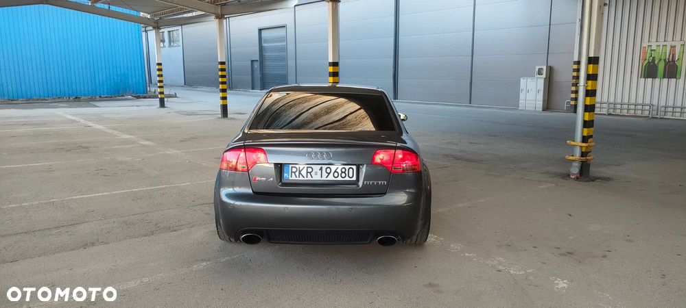 Audi RS4 Limousine - 7