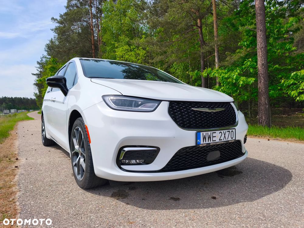 Chrysler Pacifica - 1