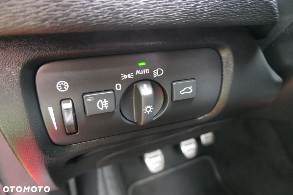 Volvo V40 D2 Drive-E R-Design Momentum - 27