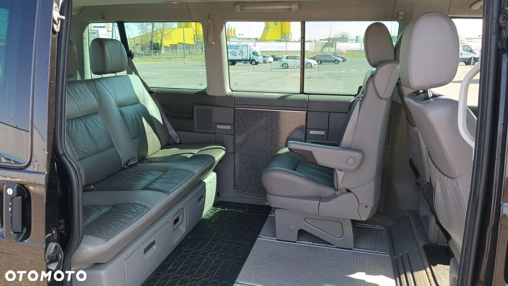 Volkswagen Multivan - 23