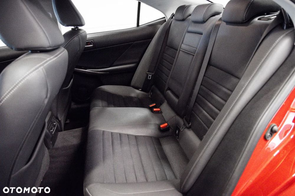 Lexus IS Standard - 7