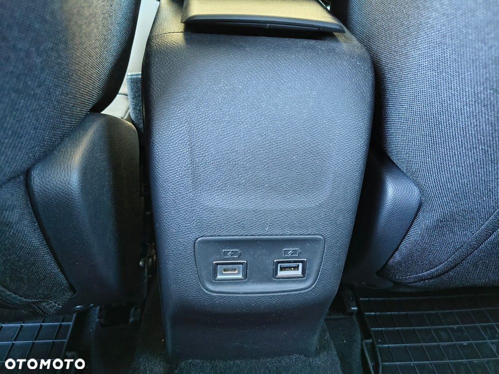 Peugeot 208 - 11