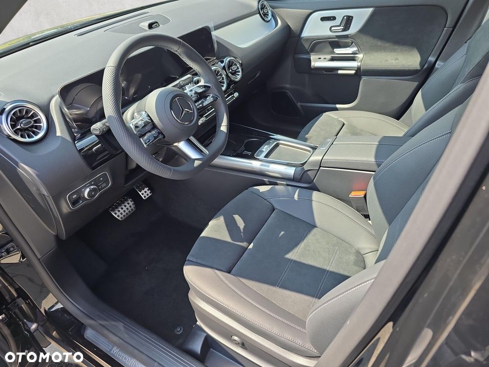 Mercedes-Benz GLA - 12