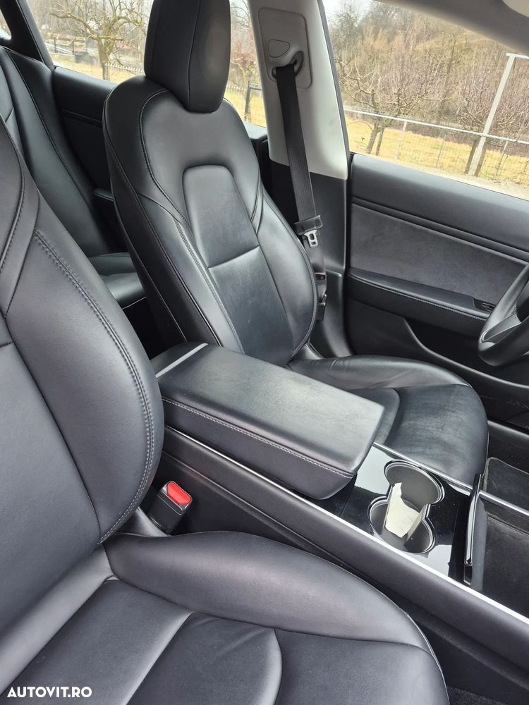 Tesla Model 3 - 12