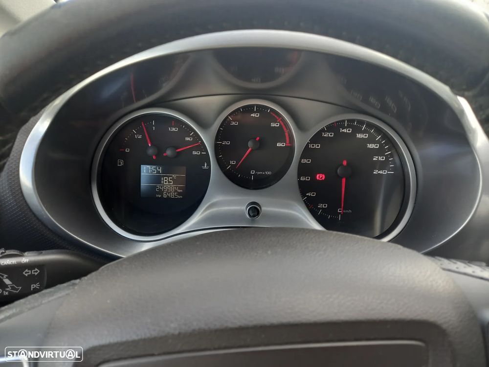 SEAT Leon 1.6 TDI Ecomotive Reference - 8
