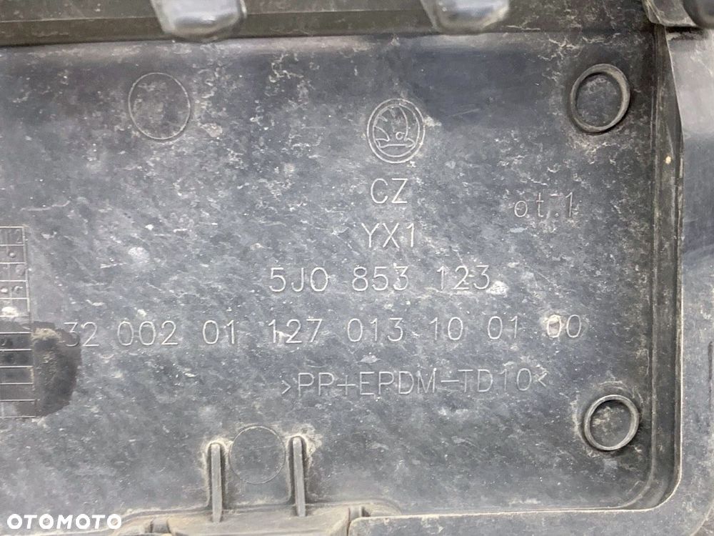 ATRAPA GRILL  SKODA ROOMSTER Praktik (5J) 2007 - 2015 1.4 TDI 59 kW [80 KM] olej napędowy 2007 - - 3