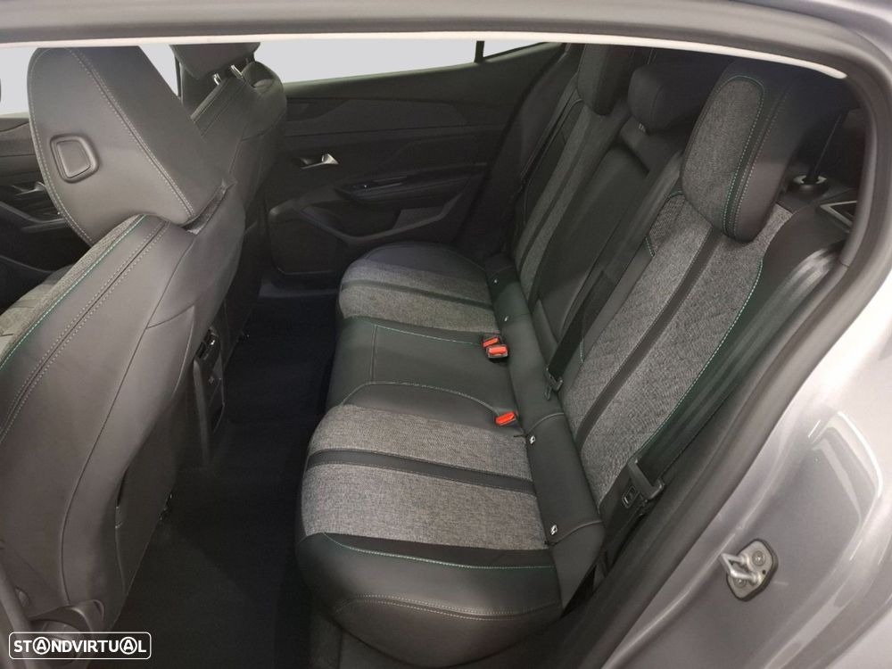 Peugeot 408 - 15