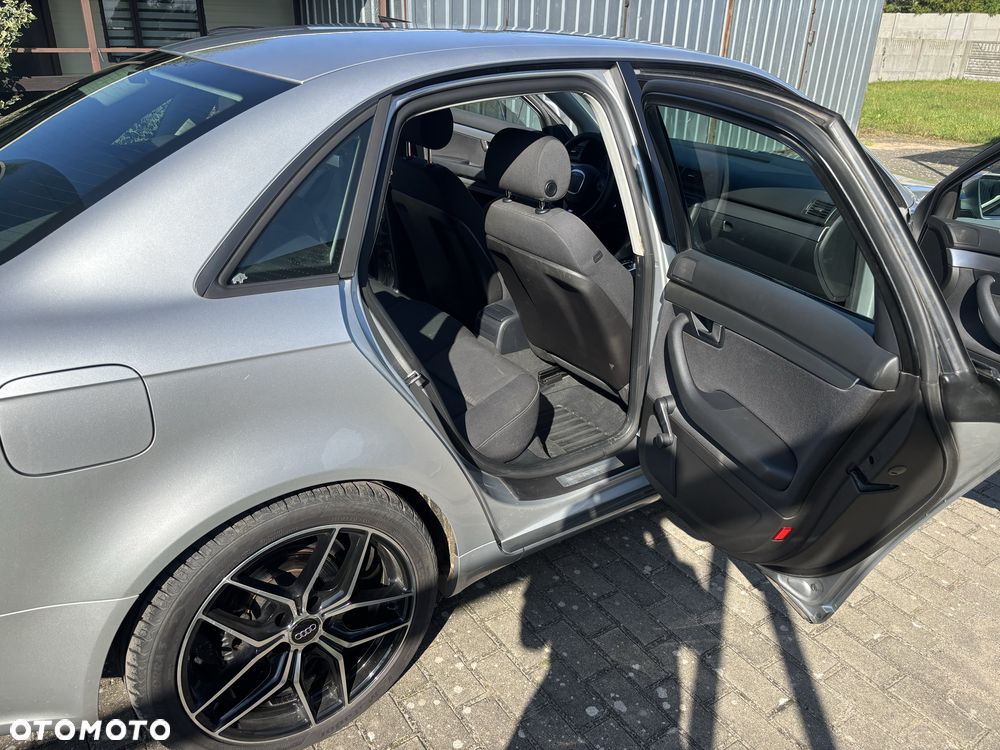 Audi A4 Limousine - 7