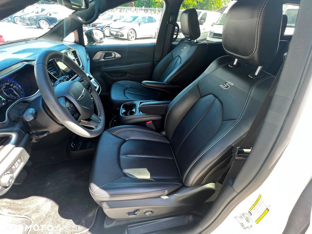 Chrysler Pacifica - 9