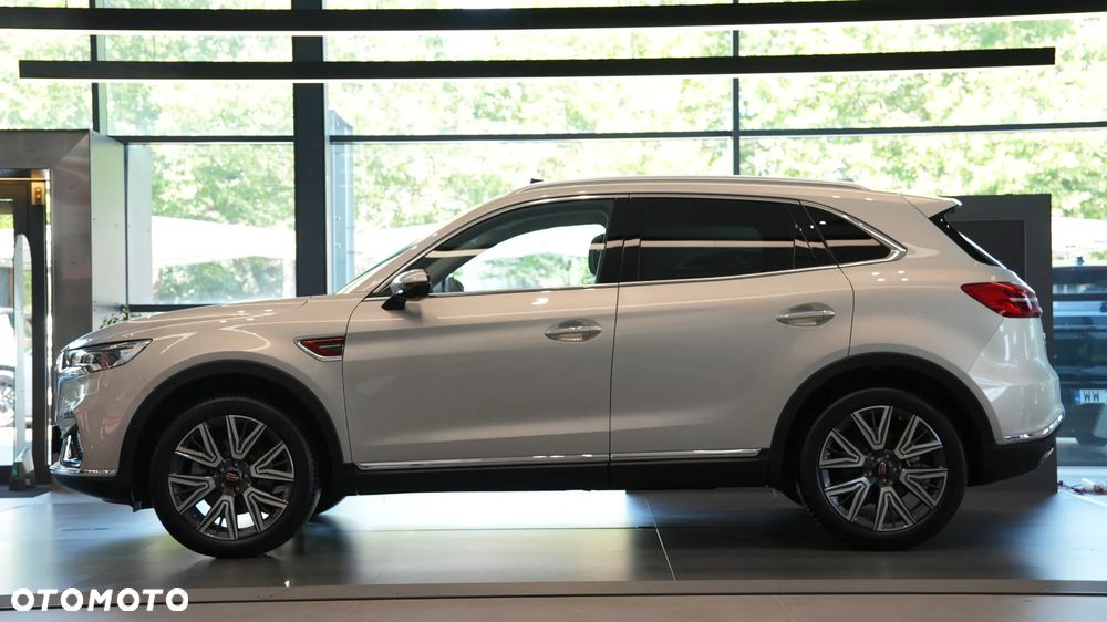 Hongqi HS5 - 12