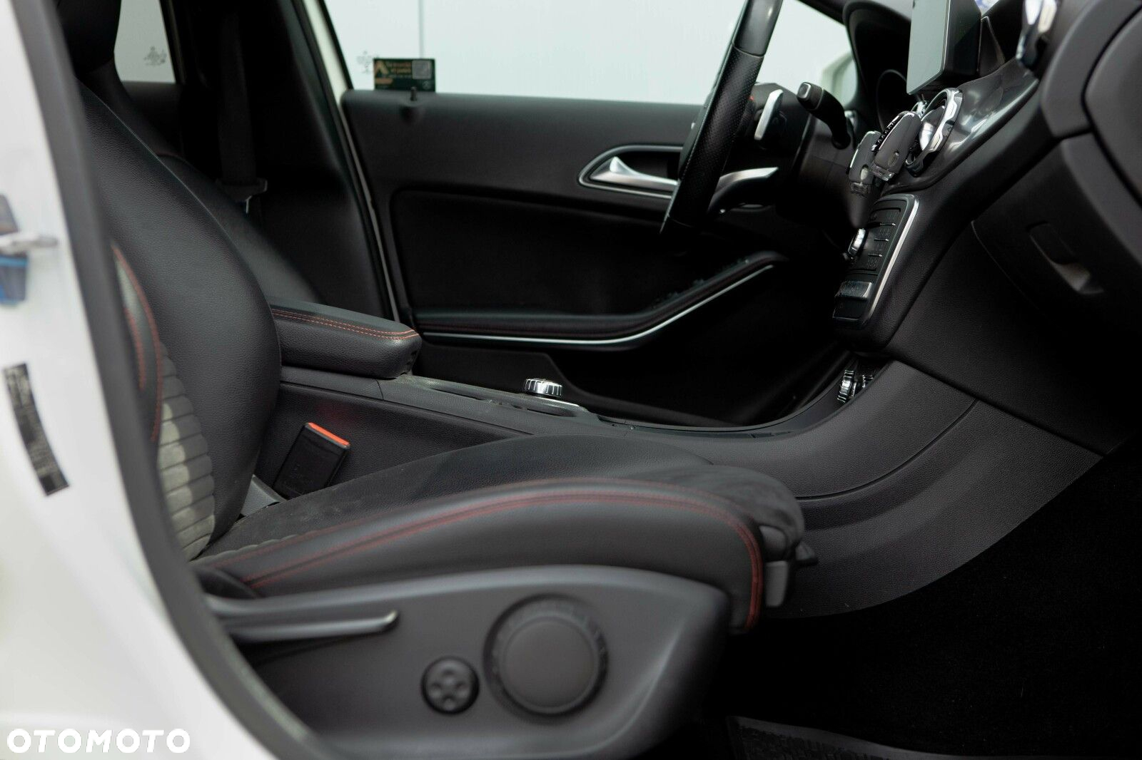 Mercedes-Benz GLA 220 4-Matic AMG Line - 26