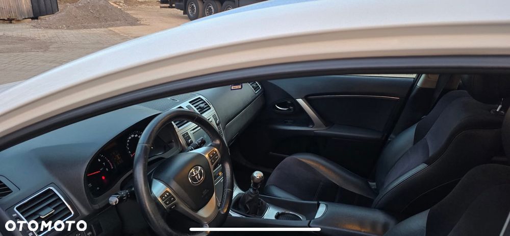 Toyota Avensis - 11