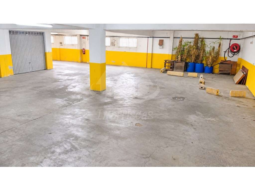 Garagem Box Fechada com 23 m² em Vialonga, Vila Franca de Xira - Grande imagem: 4/9