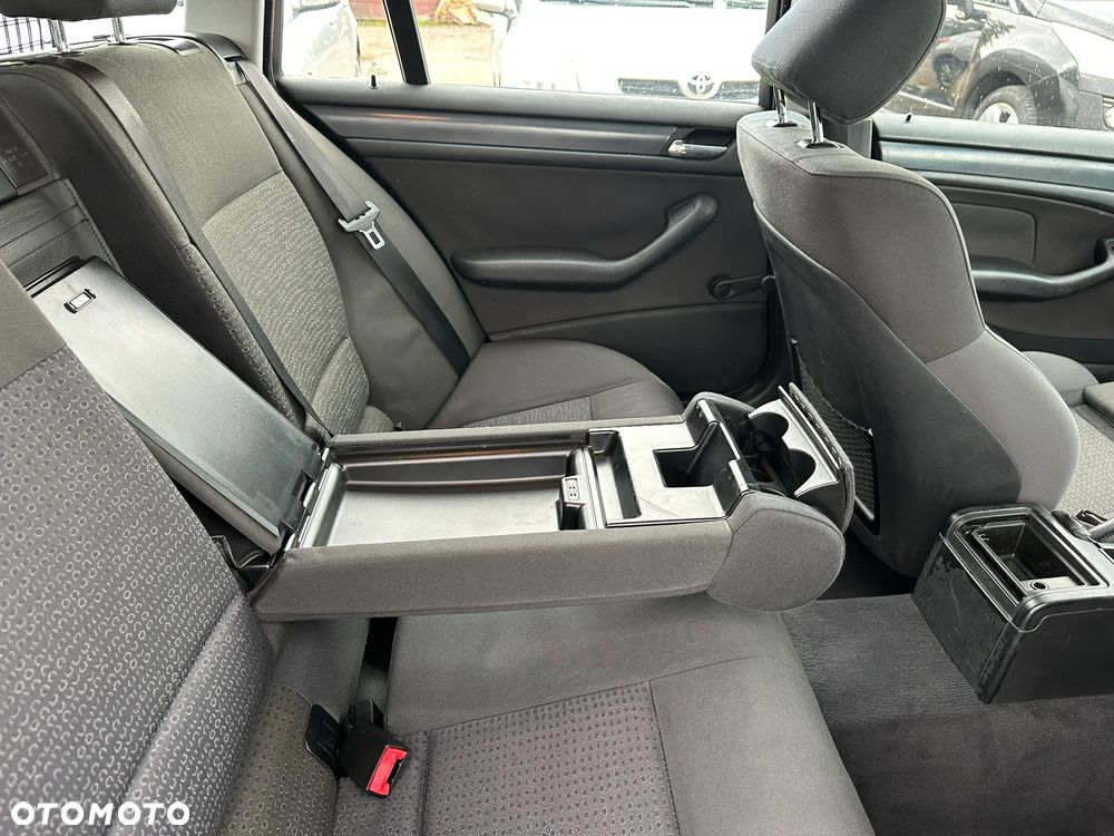 BMW Seria 3 316i - 24