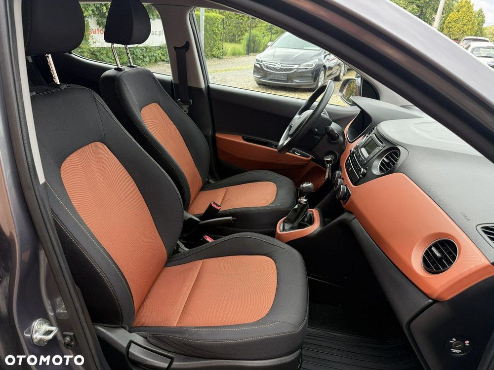 Hyundai i10 1.0 Fifa World Cup Edition - 24