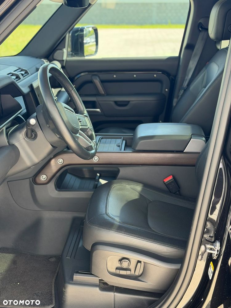 Land Rover Defender - 22