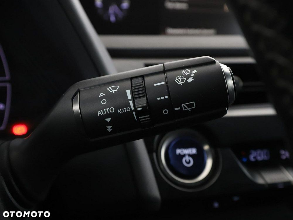Lexus UX 250h - 33