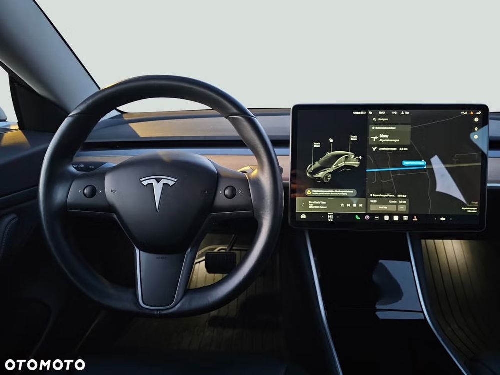 Tesla Model 3 - 11