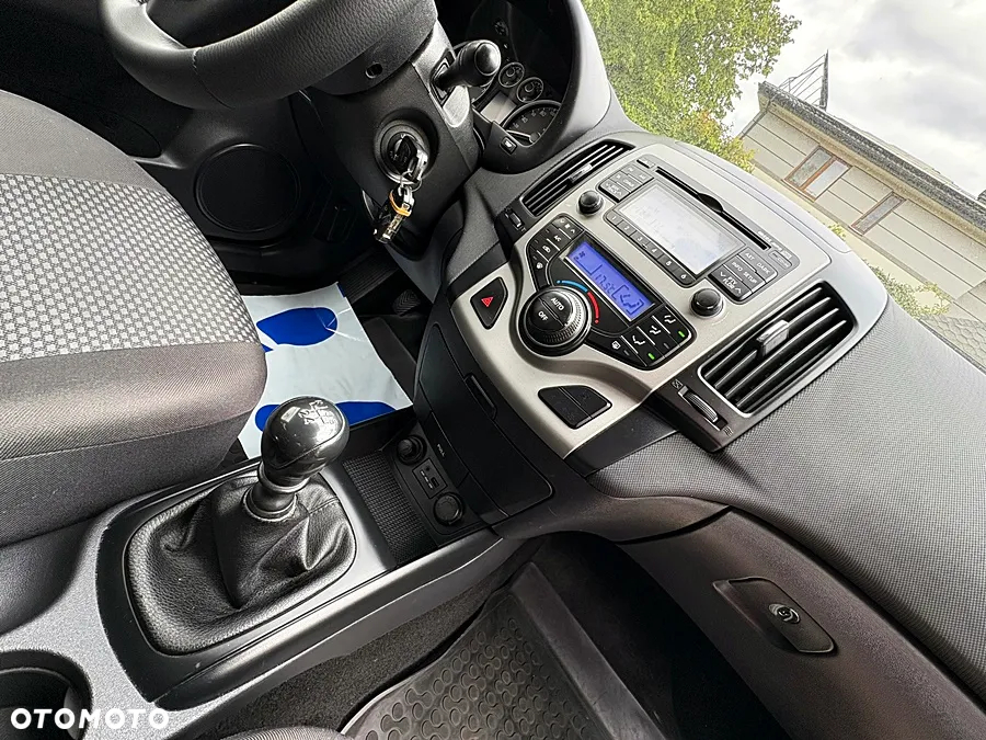 Hyundai i30 1.4 Base + - 17
