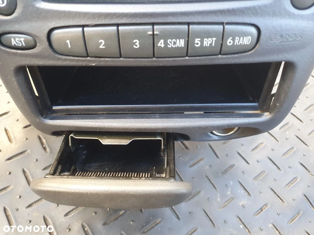 Toyota Yaris Verso 2000 Panel / Radioodtwarzacz 86120-52260 - 2