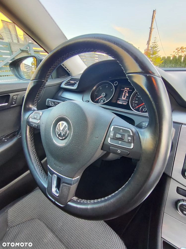 Volkswagen Passat - 25