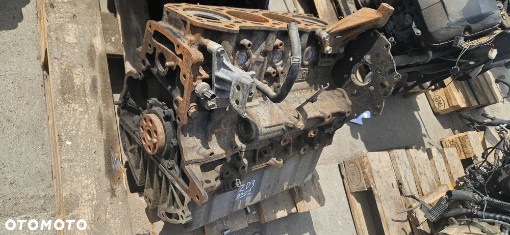 Blok dół silnika wał korbowy tłoki Renault Mascott 3,0 DCI 100kW 136KM ZD3202 ZD3A202 - 1