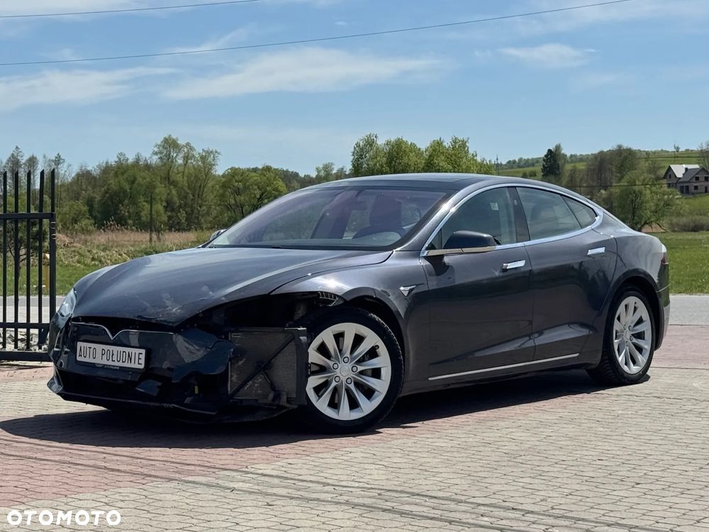 Tesla Model S - 2