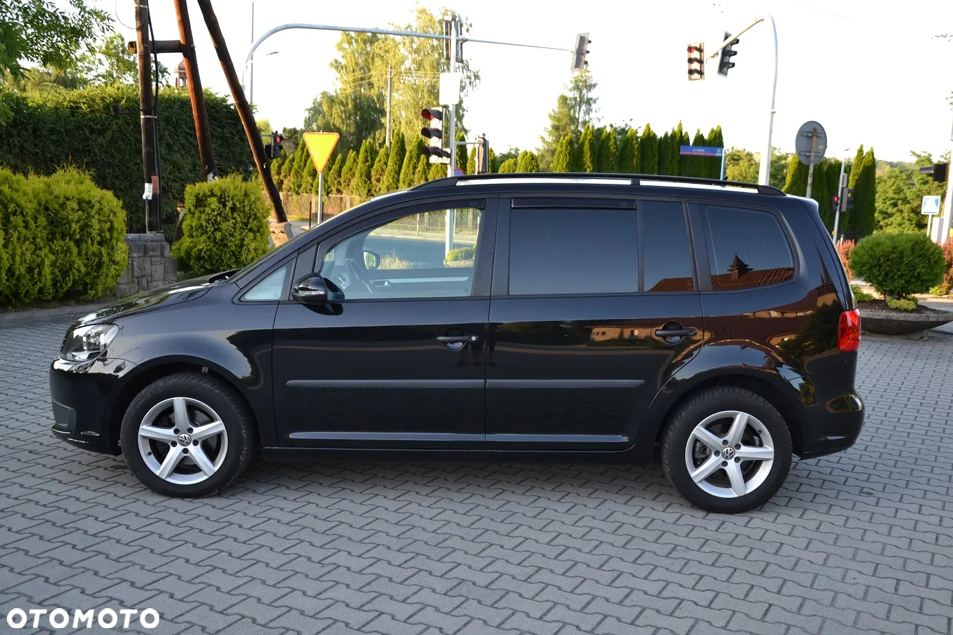 Volkswagen Touran 1.6 TDI DPF BlueMot Comfortline - 4
