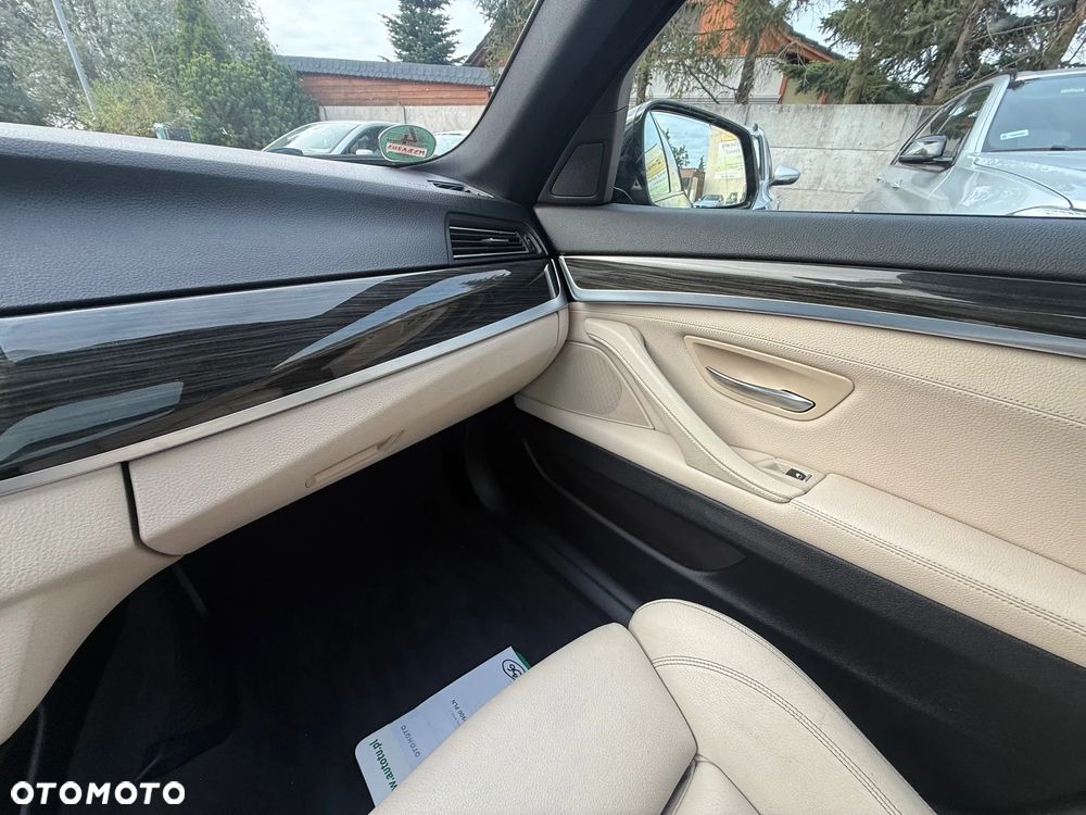 BMW Seria 5 530d Touring Luxury Line - 33