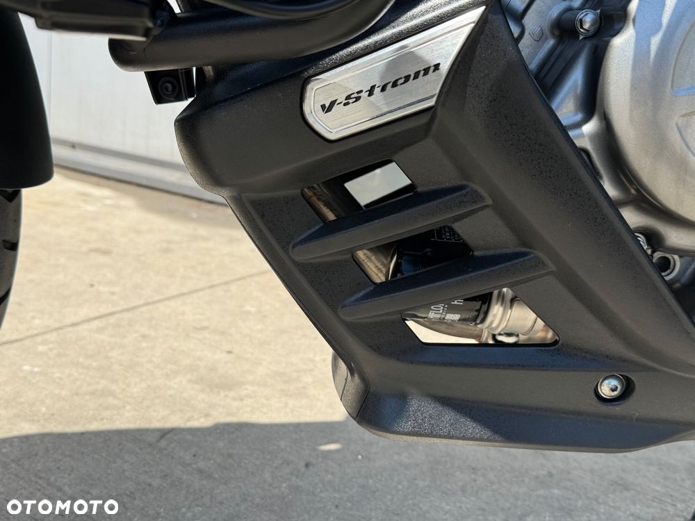 Suzuki V-STROM - 32