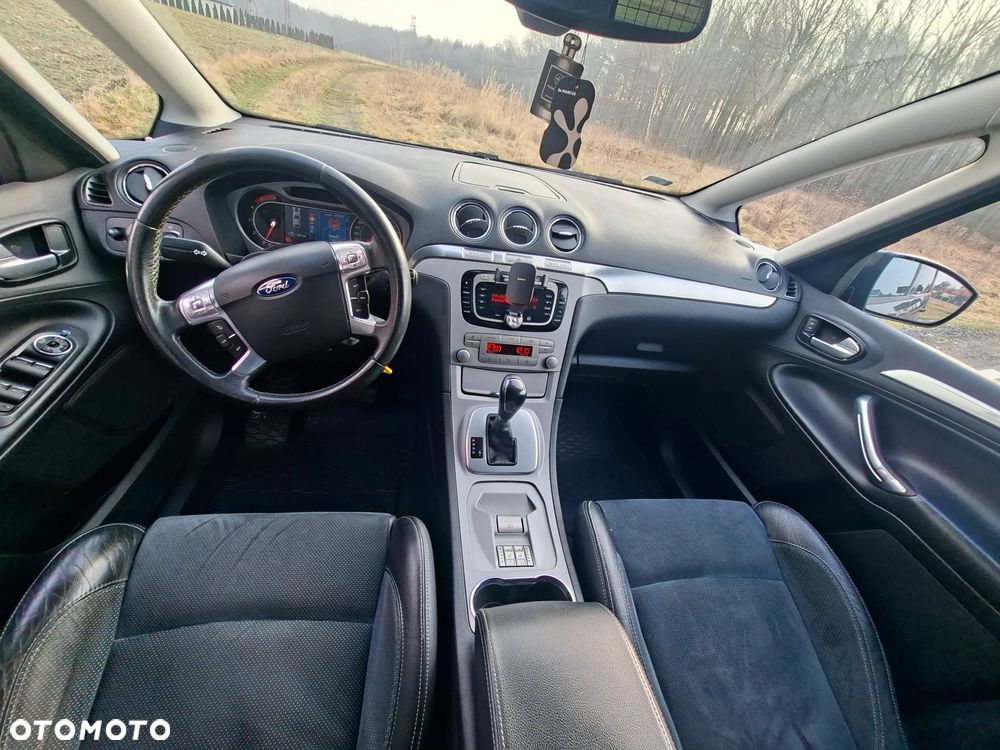 Ford S-Max - 12